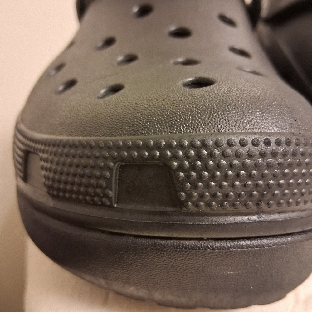CROCS Black Classic Clogs - Picture 3 of 16